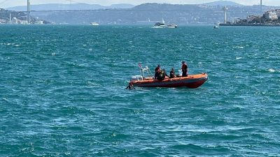 Sarayburnu’nda denize girdi, akıntıya kapılıp kayboldu