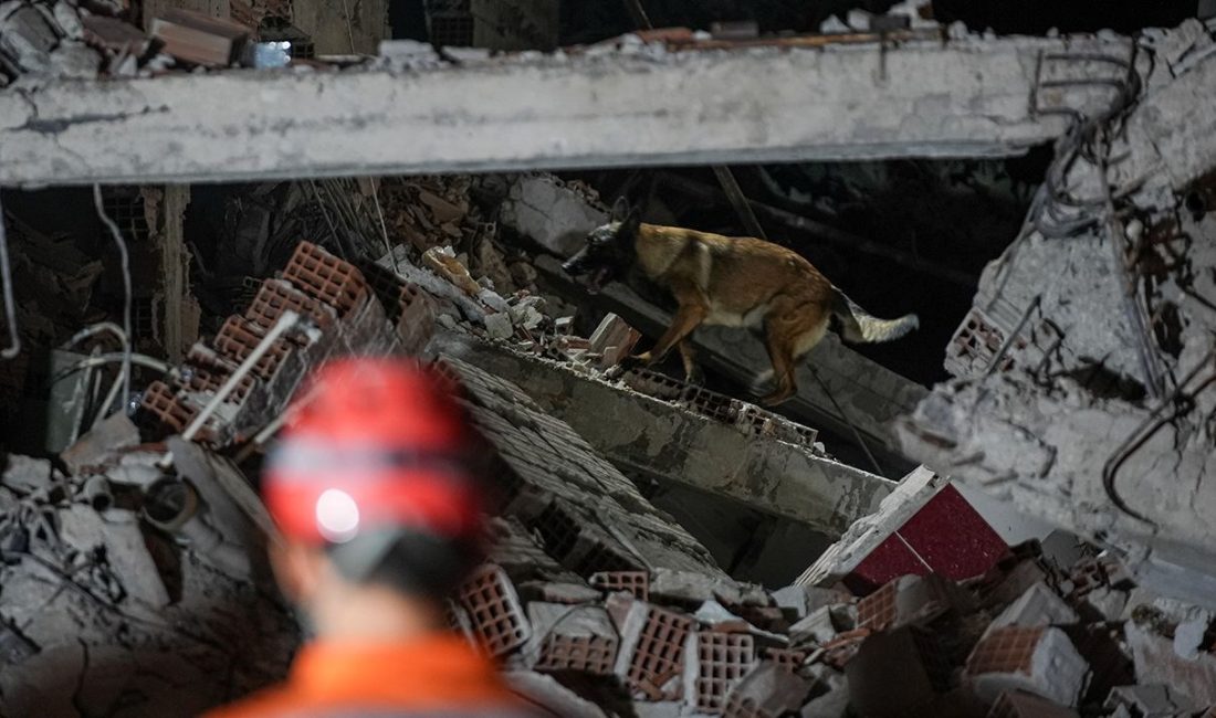 Saat 19.53'te 6.1 büyüklüğündeki