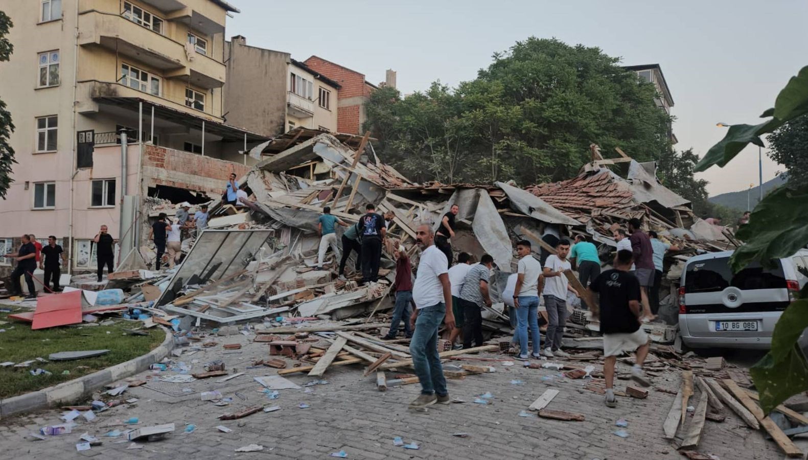 “Sındırgı’nın artçıları 5.2’ye ulaşabilir”