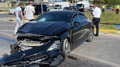 Sivas’ta dikkatsiz şoförler kazaya neden oldu: Üç yaralı