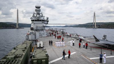 TCG Anadolu, Sarayburnu’ndan ayrıldı