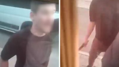 Trafikte korna arbedesi: Bıçakla saldırdı