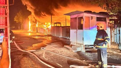 Traktörcüler Sitesi’nde korkutan yangın: Onlarca traktör yandı