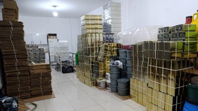 Uydurma zeytinyağı üretimi yapılan depoya baskın