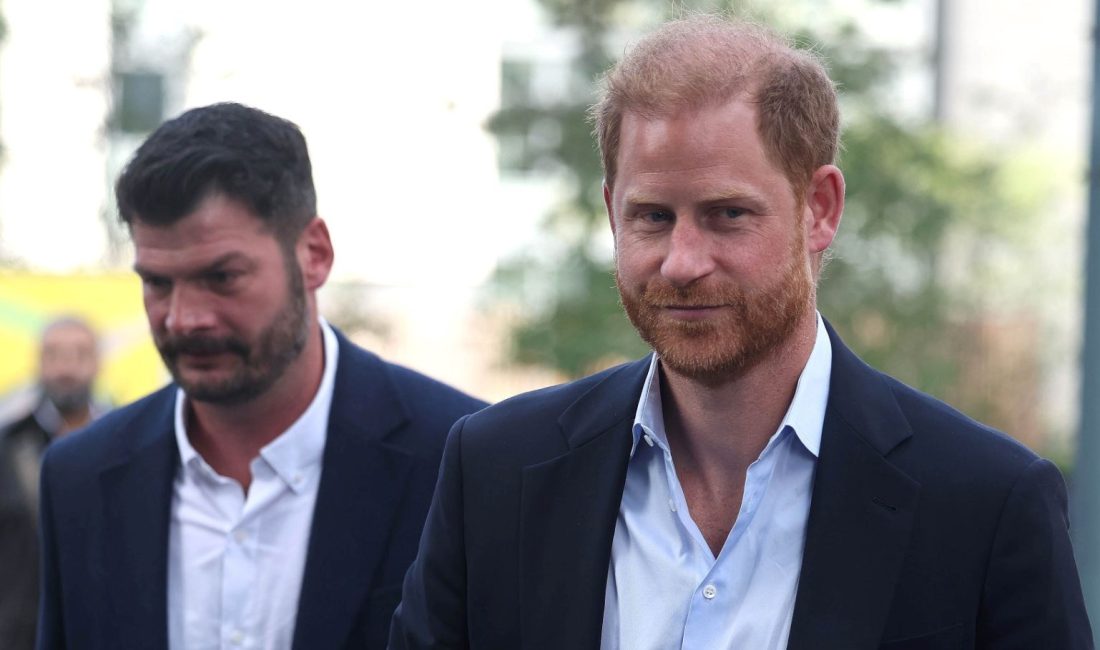 İngiltere'de Prens Harry, yaklaşık 18