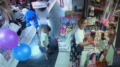 700 TL’lik oyuncak çalıp 10 liralık alışveriş yaptı