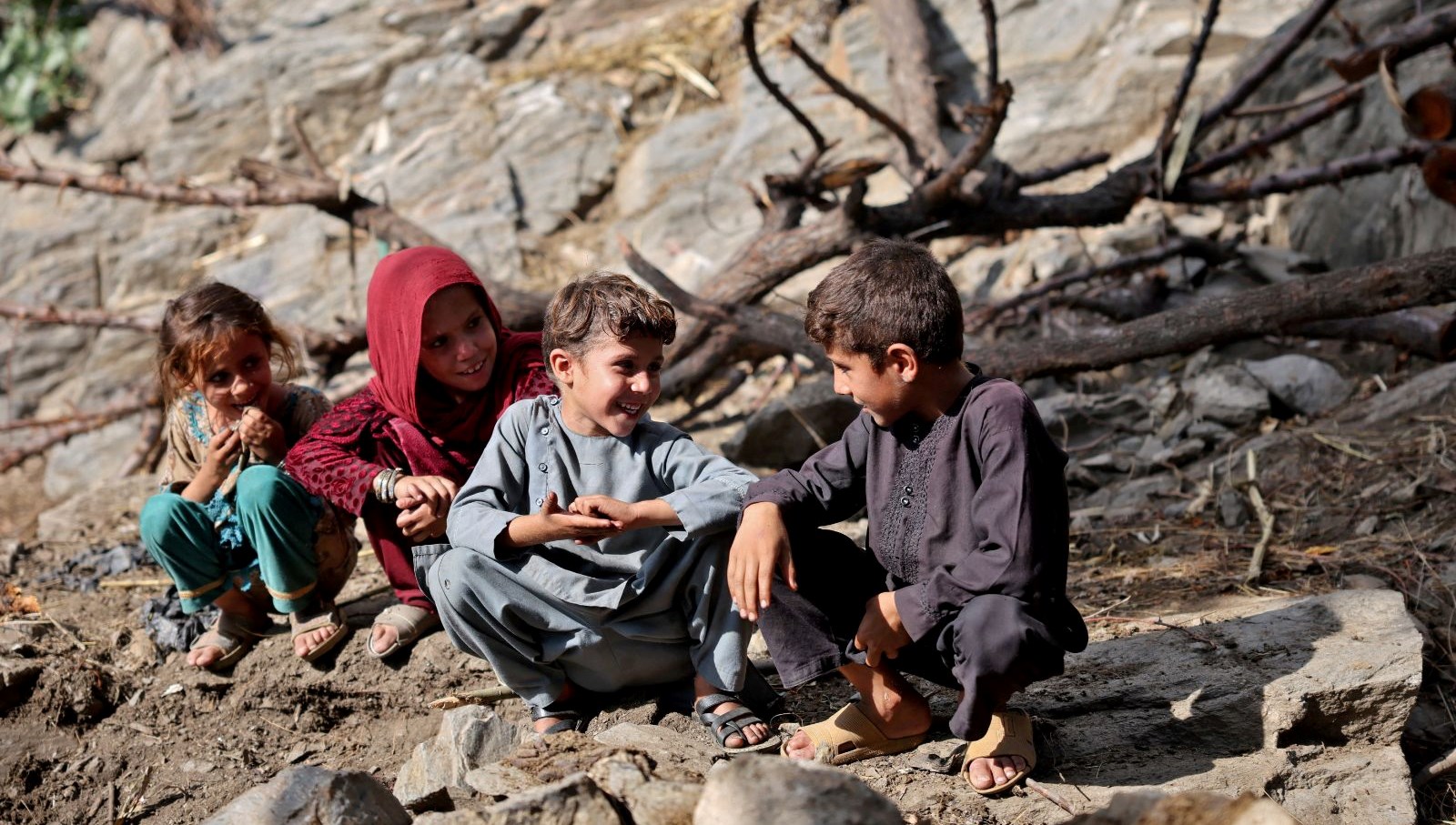 Afganistan’da sarsıntı: 157 bin öğrenci eğitim alamıyor