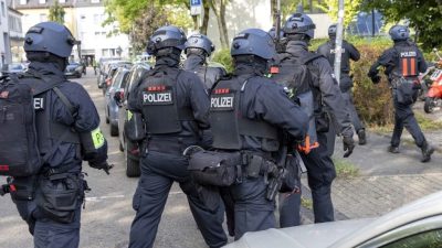 Almanya’da bıçaklı taarruz: Öğretmen ağır yaralandı