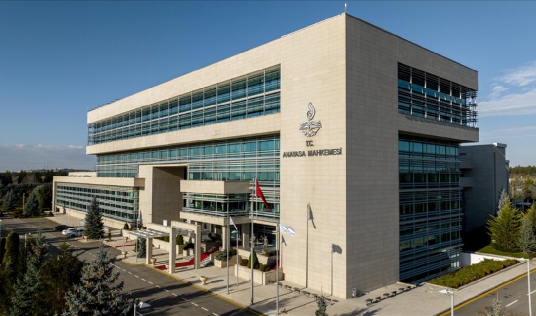 Anayasa Mahkemesi faaliyetlerini sürdürürken