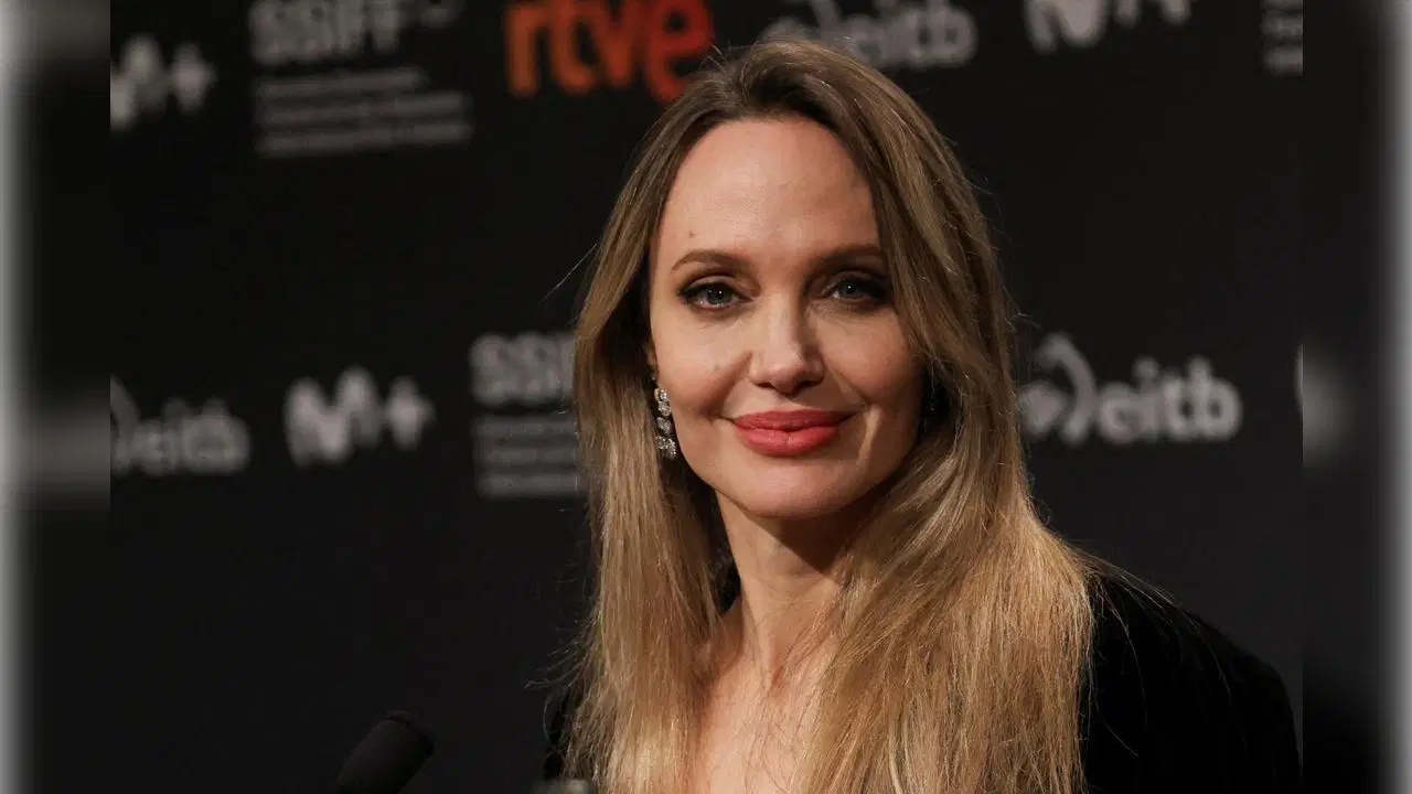 Angelina Jolie: Ülkemdeki İfade Özgürlüğü Tehdidi Üzerine Duygularını Paylaştı