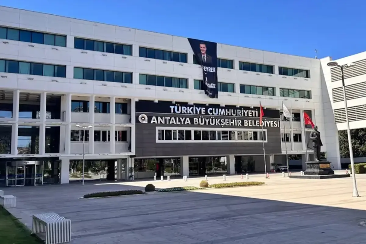 Antalya Yolsuzluk Soruşturmasında Gözaltılar ve Operasyonlar Detaylı İnceleme