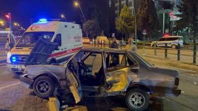 Araba ortadan büküldü