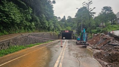 Arhavi’de heyelan riski: Tünel trafiğe kapatıldı