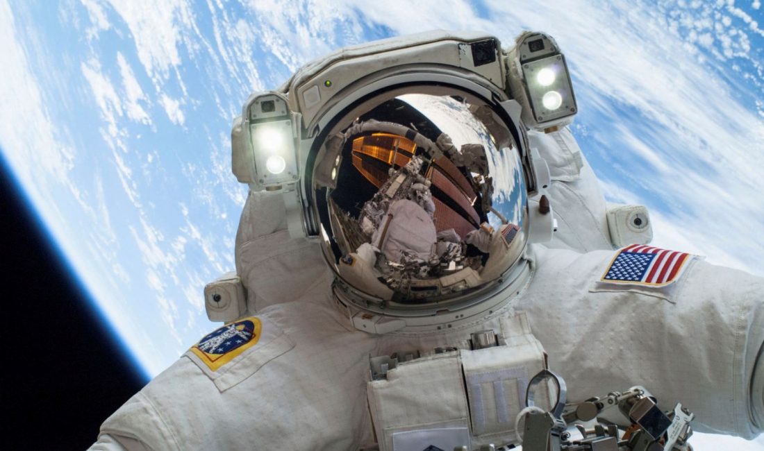Kendisini astronot olarak tanıtan