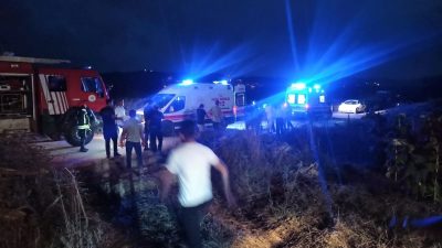 Bahçesindeki ağacı keserken altından kalıp öldü