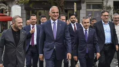 Bakan Ersoy’dan Beyoğlu’nda Esnaf ve Vatandaş Ziyareti