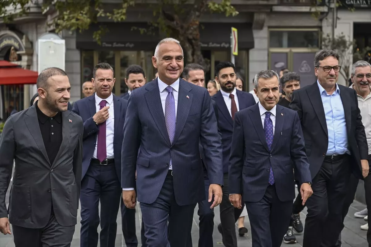 Bakan Ersoy’dan Beyoğlu’nda Esnaf ve Vatandaş Ziyareti
