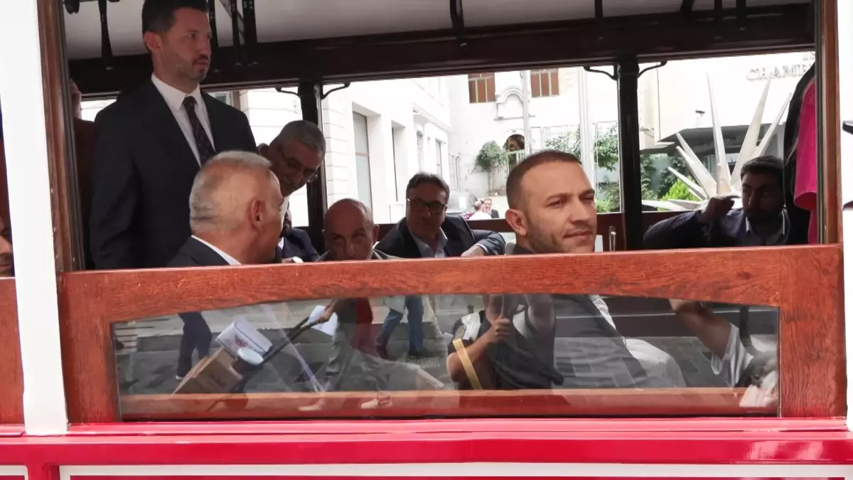 Bakan Ersoy’dan Dijital Platformlara ve Müzik Endüstrisine Yönelik Kritikler