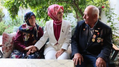 Bakan Göktaş’tan 48 yıllık evli ikili ziyaret