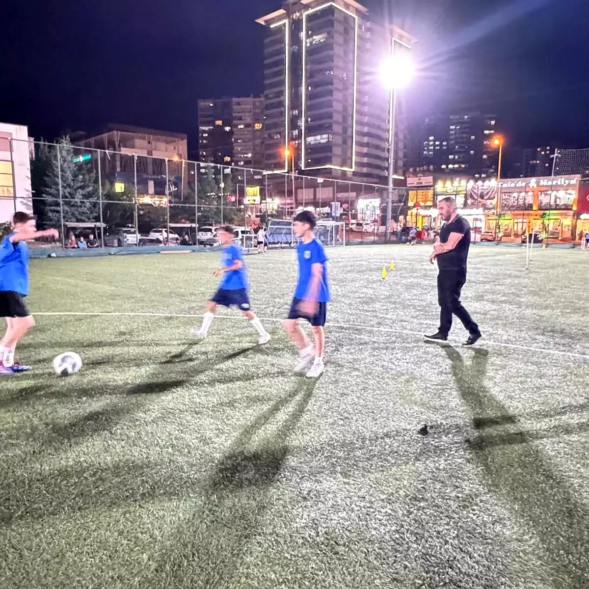 Başkan Ertuğrul Çetin, Genç Sporcularla Bir Araya Gelerek Desteklerini Bir Kez Daha Vurguladı