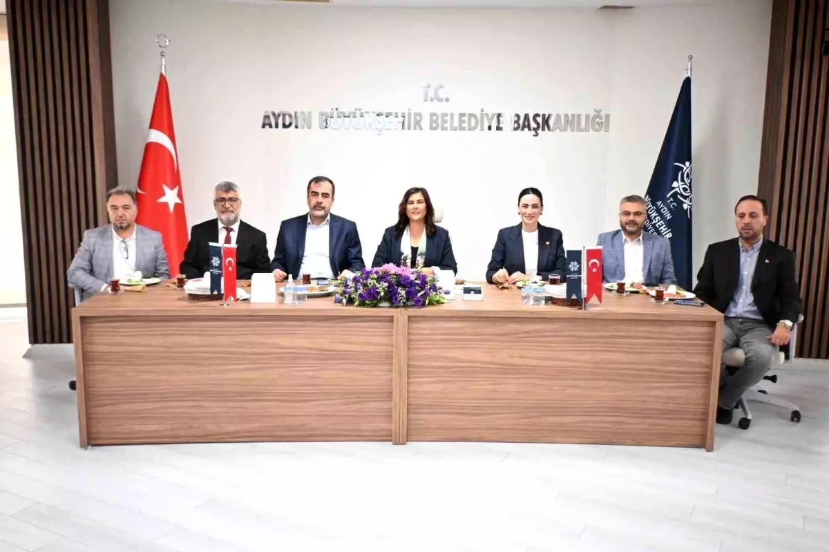 Başkan Özlem Çerçioğlu Koçarlı Muhtarlarıyla Bir Araya Geldi ve Gündemi Değerlendirdi
