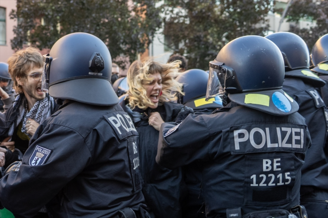 Berlin’de Gözyaşları ve Sloganlar ile Filistin Protestosu