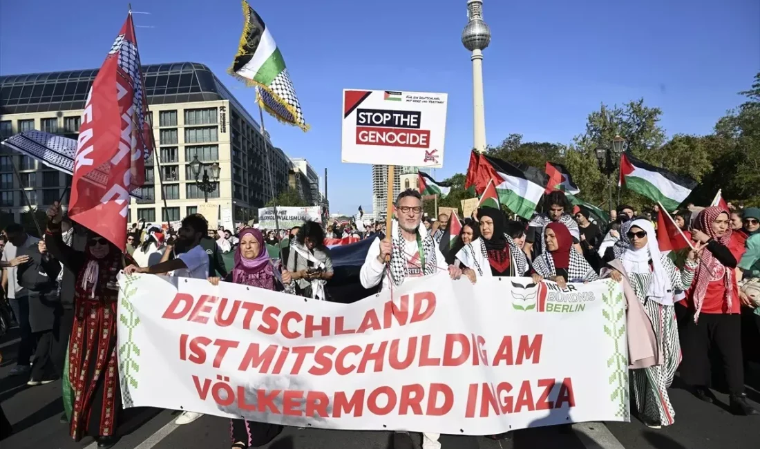 Berlin'de gözyaşları ve sloganlarla