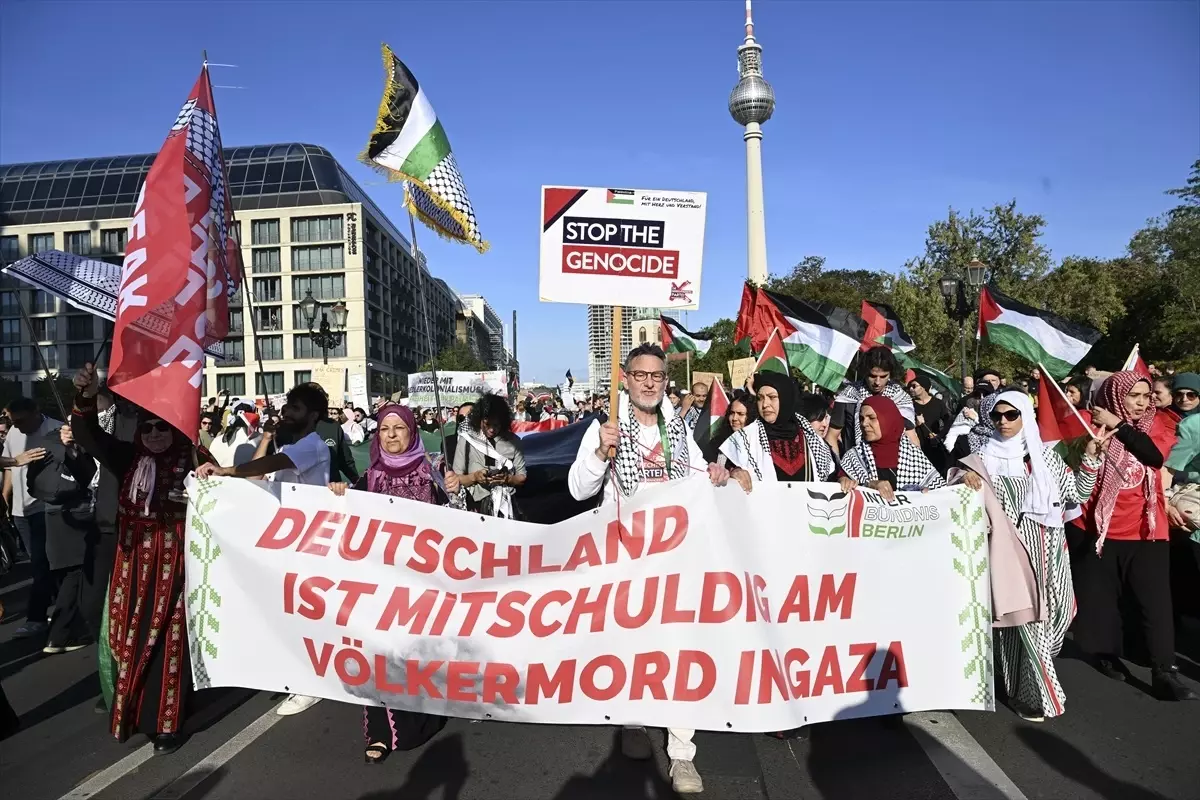 Berlin’de Gözyaşları ve Sloganlar ile Filistin Protestosu