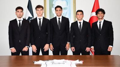 Beşiktaş’tan 5 futbolcuya profesyonel sözleşme!