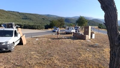 Beyaz eşya yüklü kamyonet kaza yaptı: 1 kişi yaralandı