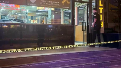 Beylikdüzü’nde Motosikletli Silahlı Saldırı Anı Güvenlik Kamerasında