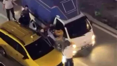 Bursa’da Trafikte Çıkan Kavgada Sürücüler Araçlarını Bırakıp Çatıştı