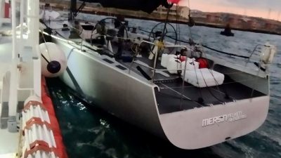 Çanakkale Boğazı’nda sürüklenen tekne kurtarıldı