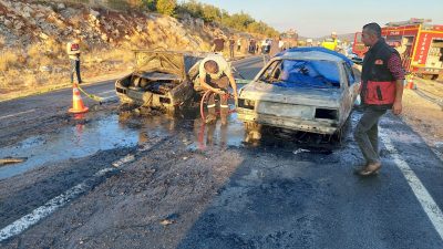 Çarpışan arabalar alev aldı: 3 meyyit, 5 yaralı