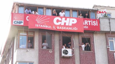 CHP Bahçelievler İlçe Başkanlığı’na “İstanbul Vilayet Başkanlığı” yazısı asıldı