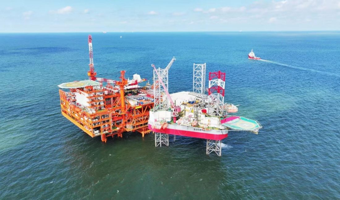 Çin'de bir kargo gemisi ile