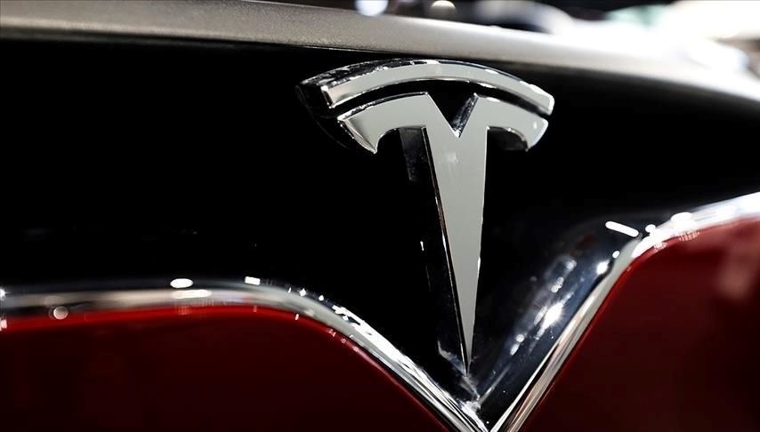 Çin'de Tesla'nın elektrikli açılır