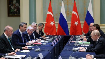 Cumhurbaşkanı Erdoğan Çin’de Putin’le bir ortaya geldi