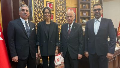 Devlet Bahçeli, ‘Canların Türküsü’ yapıtının sanatkarları ile bir ortaya geldi