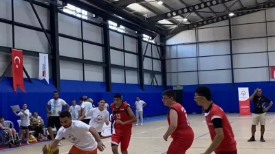 Edremit Öğrencilerinin Basketbol Zaferi: Türkiye Birinciliği Kazandı!