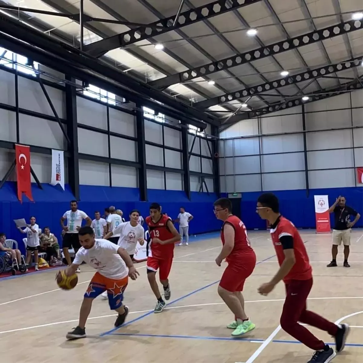Edremit Öğrencilerinin Basketbol Zaferi: Türkiye Birinciliği Kazandı!
