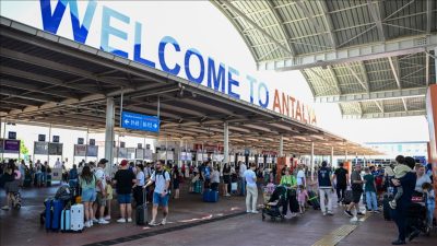Ege ve Akdeniz’deki havalimanları turist döneminde rekora uçtu