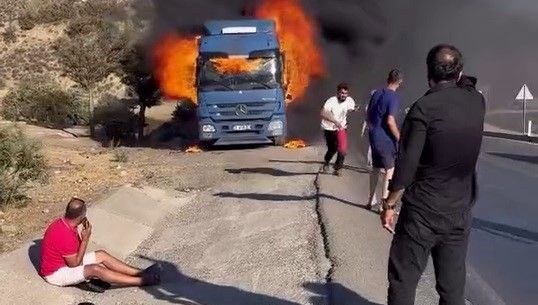 Hatay'da seyir halindeyken alev