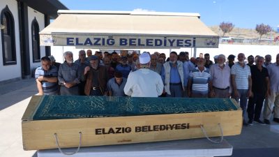 Emekli maaşını çekmeye çıkmıştı: Yarım saat içinde 2 arabanın çarptığı adam hayatını kaybetti