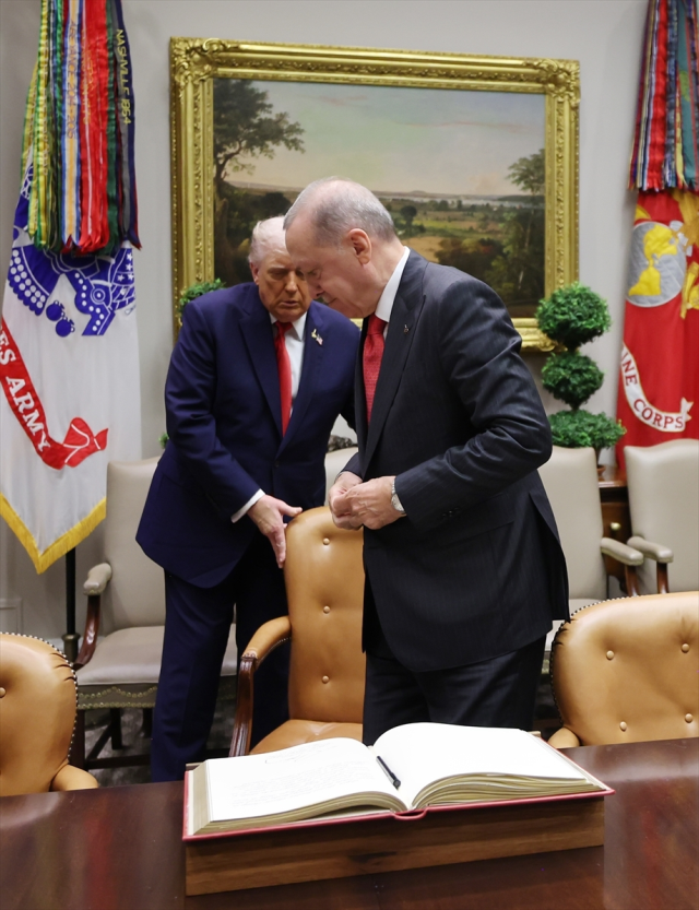 Şeref Defteri İmzalanırken Akılda Kalan Anlar