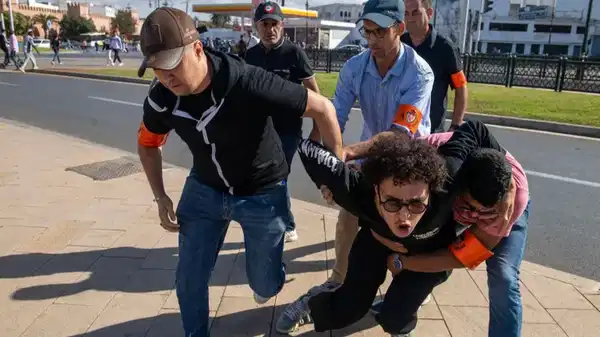 Fas'ta gençlerin sokak çıkışları,