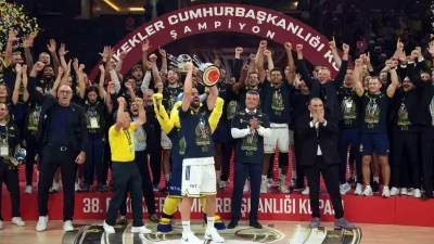 Fenerbahçe Beko, Cumhurbaşkanlığı Kupası’nı 8. Kez Kazandı ve Zaferini Kutladı