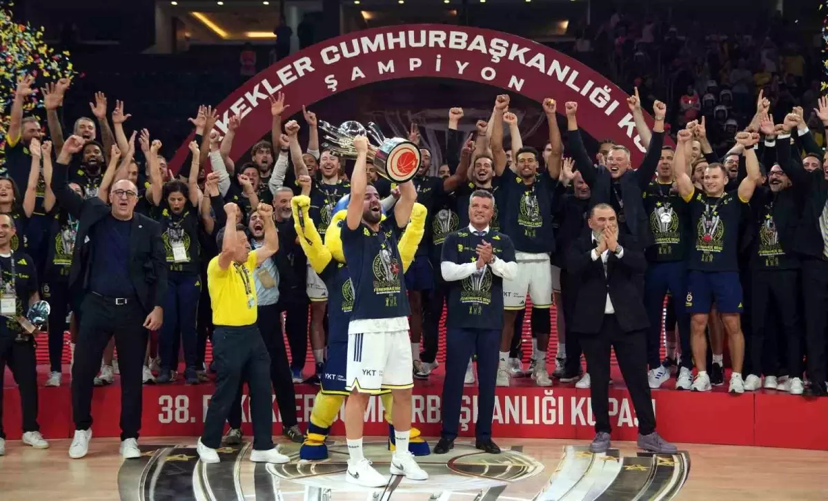 Fenerbahçe Beko, Cumhurbaşkanlığı Kupası’nı 8. Kez Kazandı ve Zaferini Kutladı