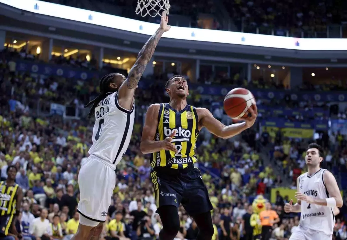 Fenerbahçe ve Beşiktaş Basketbol Takımları Günün Merkezi Maçında Buluşuyor