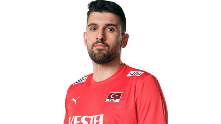 Ulusal voleybolcu Efe Bayram,